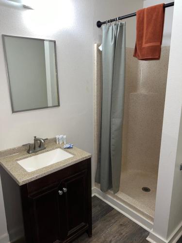 Tip Top Motel Room Type - King Room