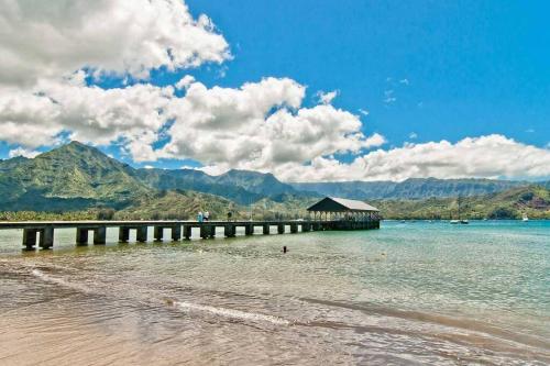 Luxury Princeville Retreat - Sleeps 16 Views, Golf & More