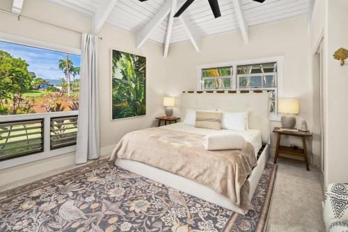 Luxury Princeville Retreat - Sleeps 16 Views, Golf & More