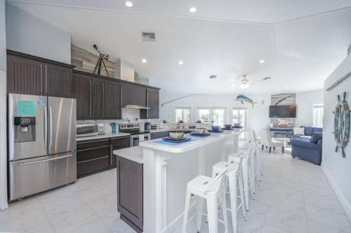 Private 174ft Dock, Boat Launch, Sombrero Beach in Marathon, USA
