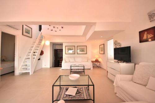 Skupni salon/TV območje, Cottage Dolcevita by KlabHouse in Costa Serena