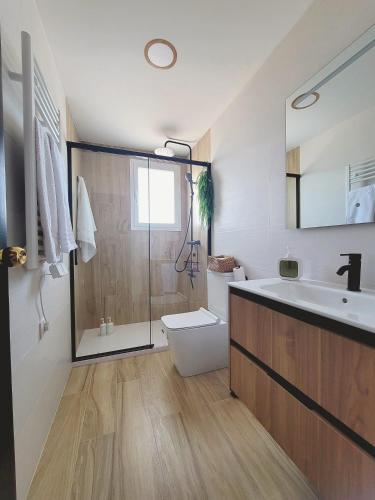 ฝักบัว, Casa Verna Jacuzzi y Barbacoa in อัลคูเซร์