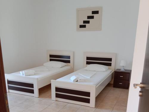 2 bedrooms, 3 beds
