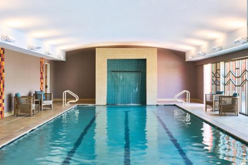 Renaissance Phoenix Glendale Hotel & Spa - image 10