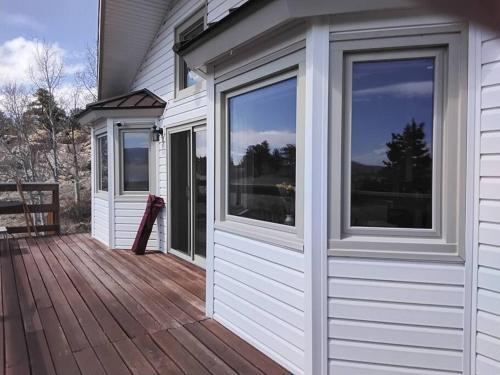 The Bighorn Cabin at Elevenmile Canyon Reservoir in Lake George, USA