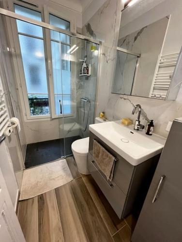 Au coeur du marché Poncelet et à 2 pas de l'Arc de Triomphe - appartement 6 personnes et 1 bébé, sdb, 2 WC, París (foto 6)