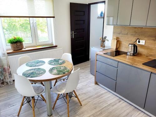 Konyha, Dom na Błękitnej (Dom na Blekitnej) in Karwienskie Bloto Drugie