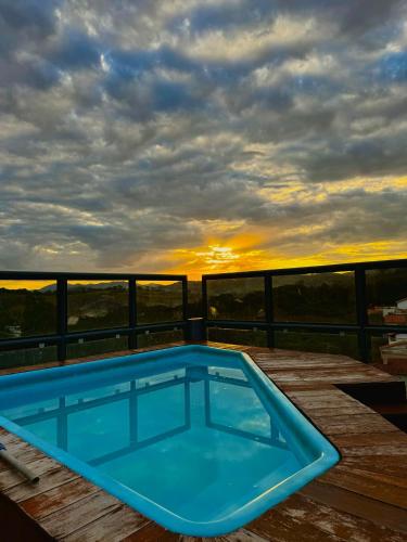 Cobertura com Piscina e Vista Encantadora