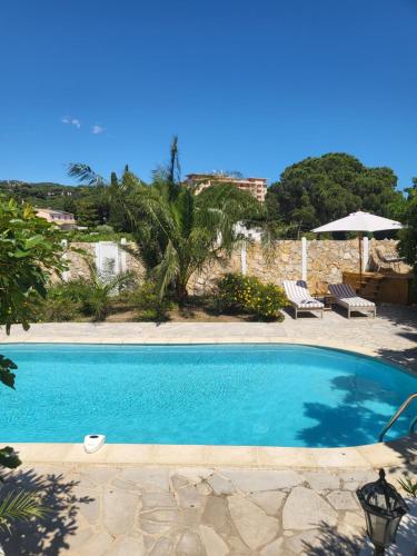 Maison Fruitier with pool at 15m from the Beach