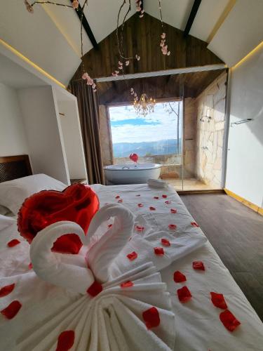King Suite with Spa Bath image 6
