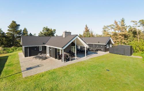 Näkymä ulkoa, Amazing Home In Blavand With Sauna in Oksby