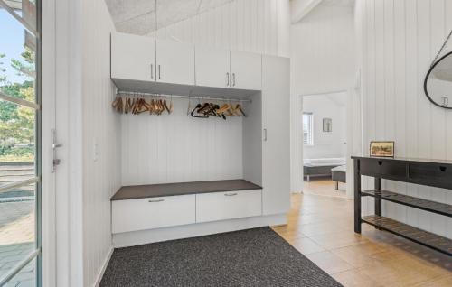 Näkymä ulkoa, Amazing Home In Blavand With Sauna in Oksby