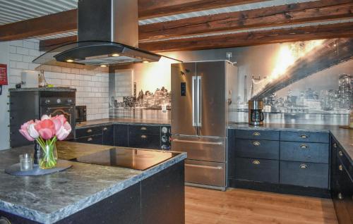 Kitchen, 4 Bedroom Beautiful Home In Garsnas in Skraddarod