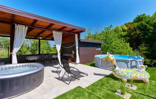Peldbaseins, Luxurious Home In Donja Lomnica With House A Panoramic View in Starjak