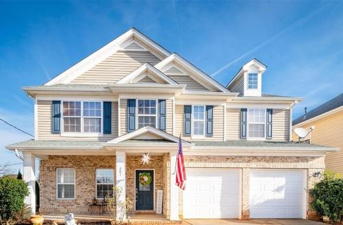 5BR Casa Hermosa with Pool Access in Mooresville, Mooresville