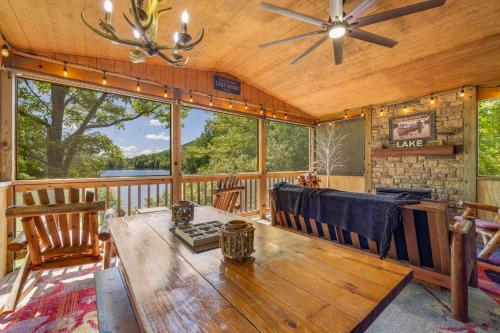 Lake Front Home 15 Min from BlueRidge Mountains.