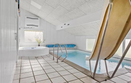 Pezsgőfürdő, Pet Friendly Home In Sydals With Sauna in Sydals