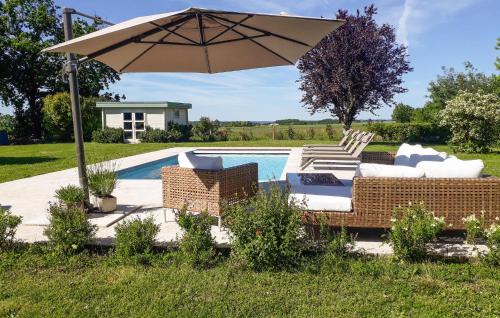 Beautiful Home In Doulezon With Heated Swimming Pool