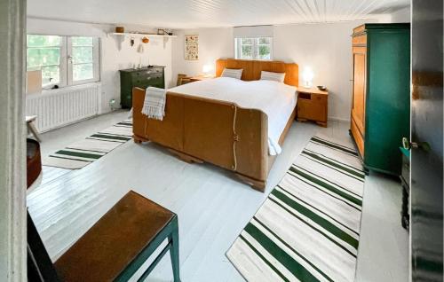 2 Bedroom Gorgeous Home In Hamneda in Hamneda