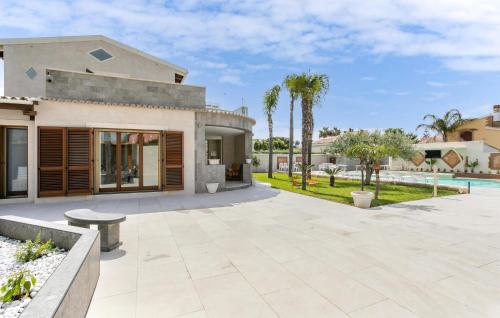 Amazing Home In Punta Milocca - image 2