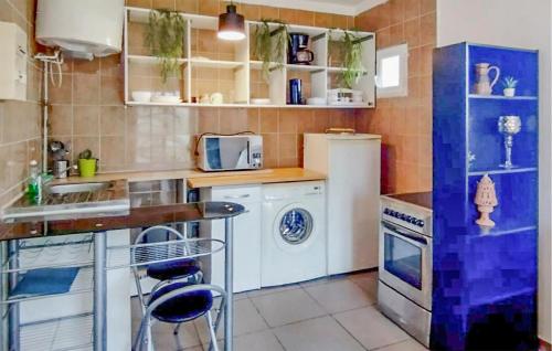 Nice Apartment In Montreuil With Kitchen - Location saisonnière - Montreuil
