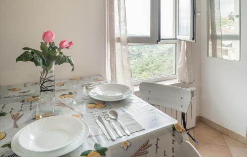 virtuve, Awesome Apartment In Castelnuovo Di Porto in Castelnuovo Di Porto
