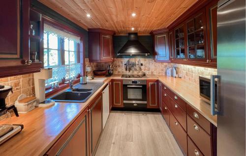 Kitchen, Lovely Home In Øyer With Wifi in Oyer