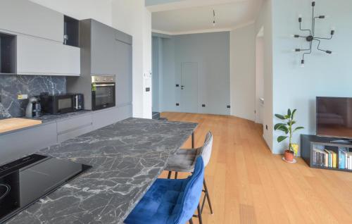 2 Bedroom Lovely Apartment In Genova, Gênes (photo 6)