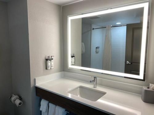 Holiday Inn Express & Suites Albany Airport Area - Latham by IHG in Latham, USA