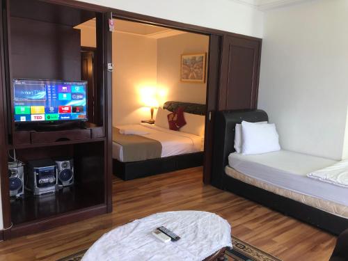 Standard Suite AT Times Square - image 14