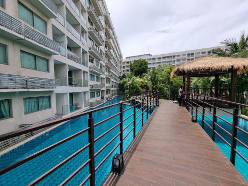 Laguna Beach resort 3 condo the maldives pattaya pool access ลากูน่า บีช รีสอร์ต 3 พัทยา