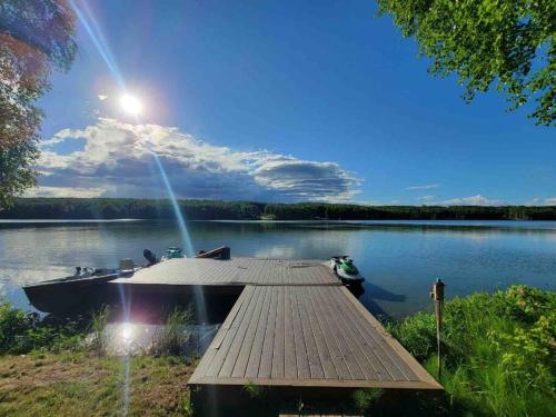 Northern Paradise Lakefront Cabin