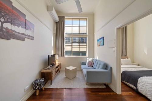 Cool New Yorker CBD Apartment