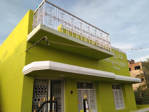 2 bedrooms, 4 beds