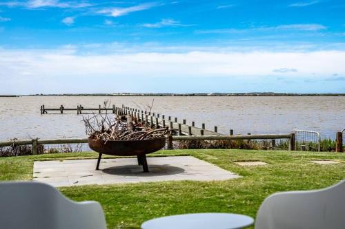 Pelicans Rest - Experience a Waterfront Beach Retreat, Pet Friendly