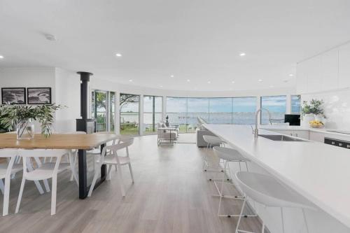 Pelicans Rest - Experience a Waterfront Beach Retreat, Pet Friendly