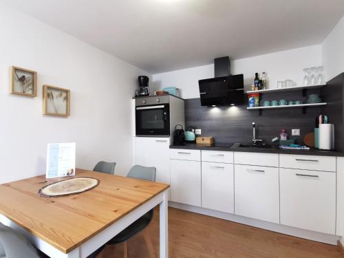 廚房, BohnApartments - Design Suiten Am Markt - Vollausstattung - WLAN - Zentrum in 伊爾梅瑙