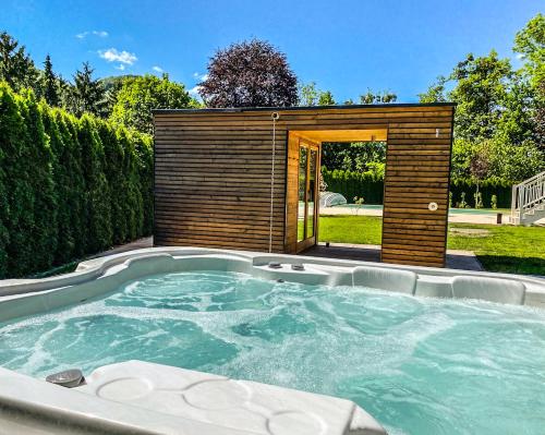 Úszómedence, Luxusvilla Österreich (Luxusvilla Osterreich) in St. Anton An Der Jessnitz