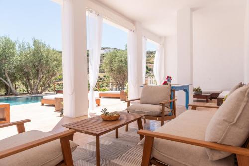 مسبح, Golden Sun Hotel Patmos in باتموس