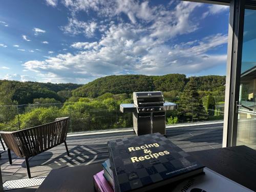 ระเบียง/ชานเรือน, Racers Lodge Grand Prix - mit Hebebühne und Doppelgarage (Racers Lodge Grand Prix - mit Hebebuhne und Doppelgarage) in แบร์เมล