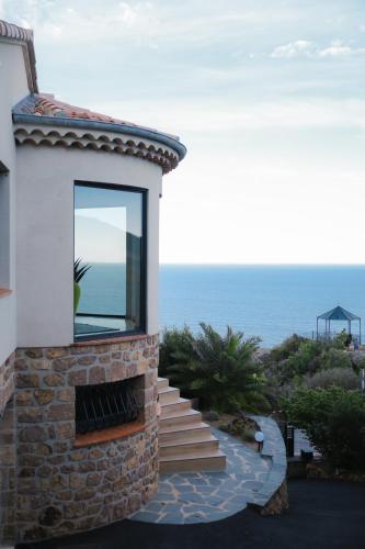 Villa d'exception vue mer avec piscine privée gîte à louer Le Trayas