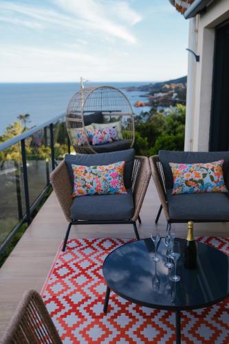 Villa d'exception vue mer avec piscine privée (Villa d'exception vue mer avec piscine privee) in Le Trayas Superieur
