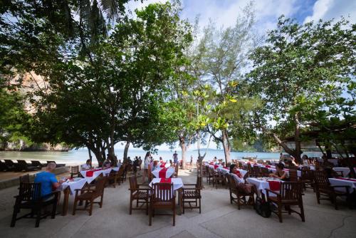 餐廳, 沙海度假村 (Sand Sea Resort) in 雷萊海灘