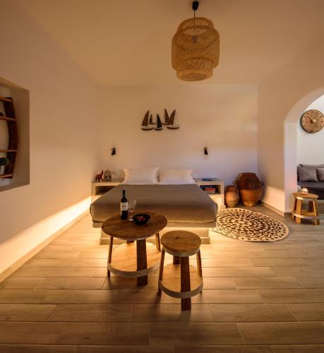 Athiri Luxury Suites in بيريفولوس