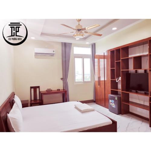 Superior King Room image 8