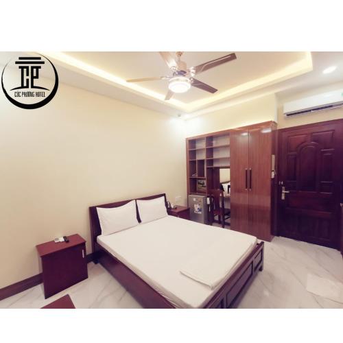 Superior King Room image 7