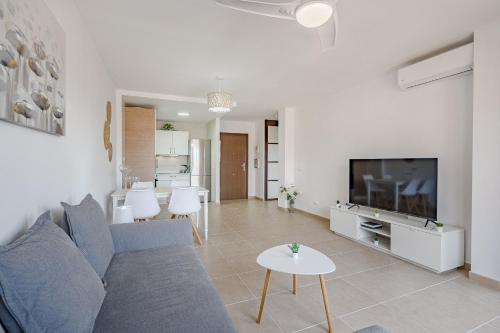 Palm Mar El Mocan 3 beautiful renovated penthouse apartment with terrace, parking AC 5
