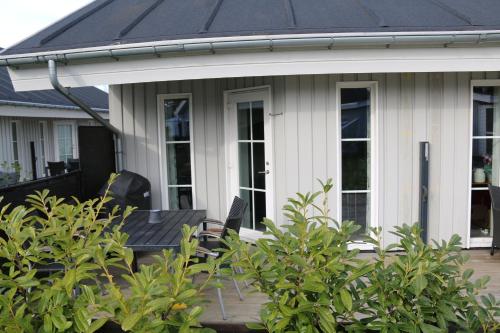 Balcony/terrace, Skøn ferielejlighed midt i Marielyst by in Idestrup