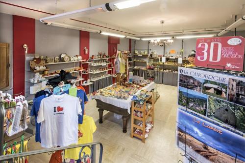 Logis Hotel Restaurant Du Commerce - image 7