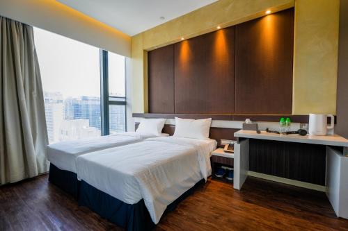 盛世酒店 Epoch Hotel Room Type - Deluxe Double or Twin Room with Balcony
